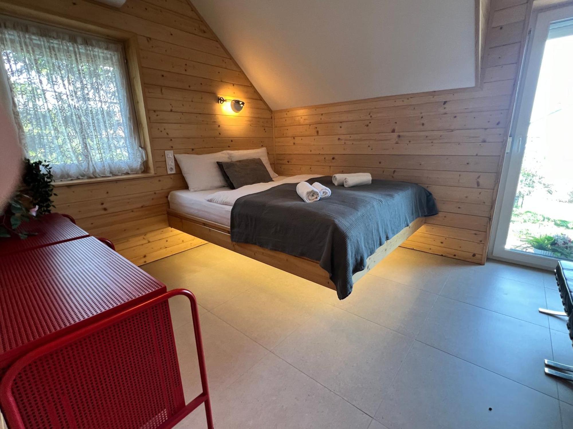 Neon Apartman Csopak Balaton 外观 照片